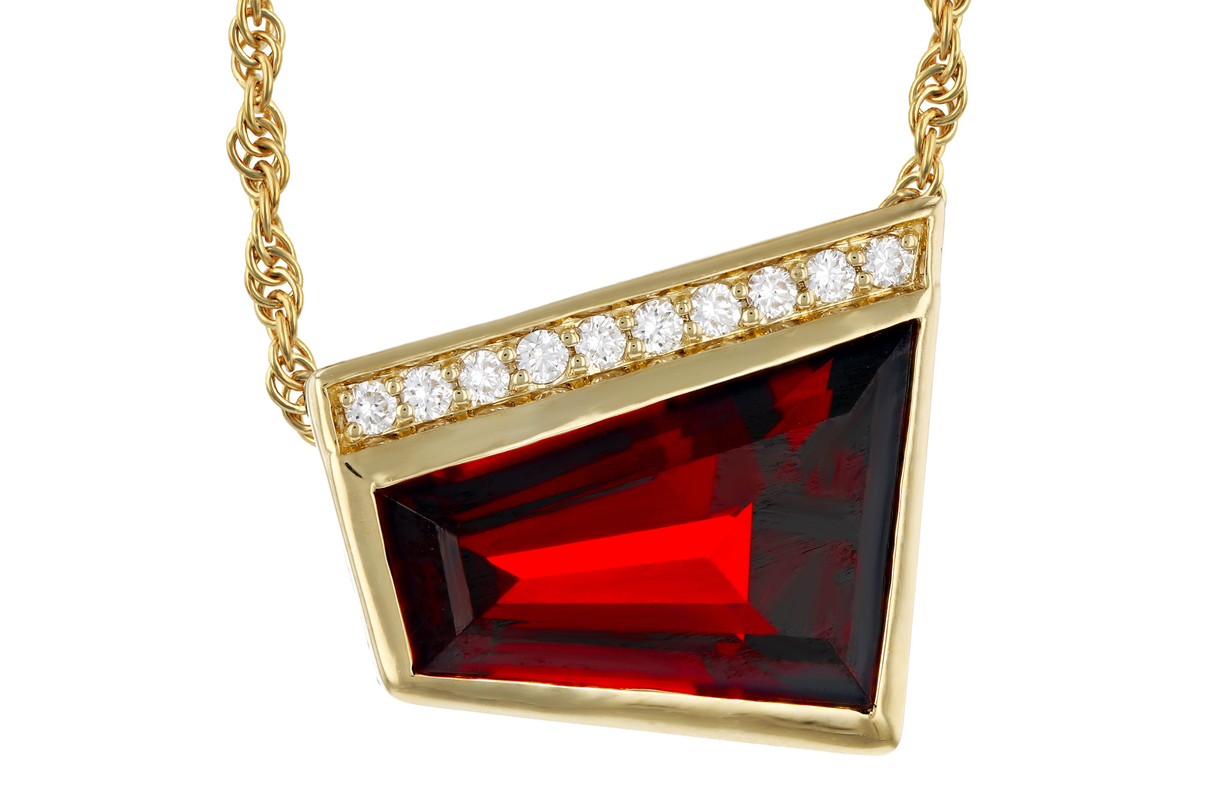 E312-11240: NECKLACE 3.92 GARNET 4.00 TGW