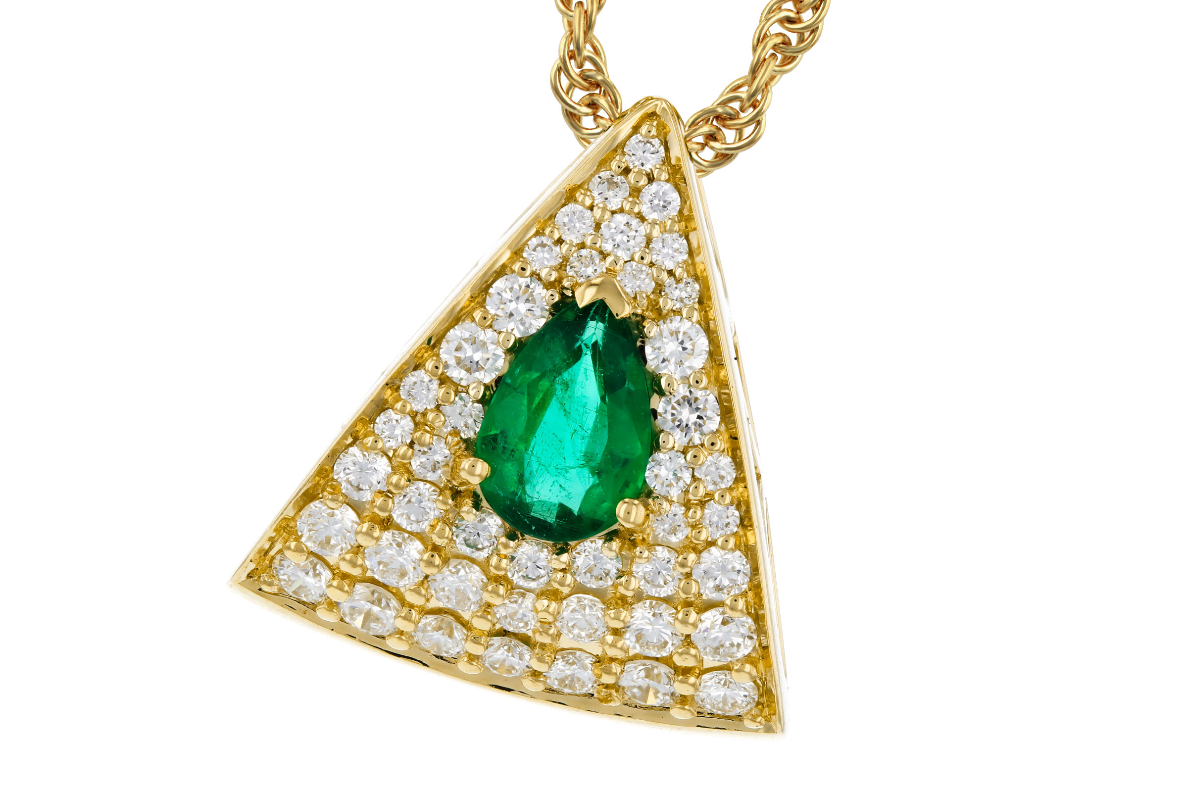 K312-11249: NECKLACE .26 EMERALD .60 TGW (6x4MM EM)